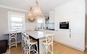Bondi Breeze-Hosted By:L'Abode Accommodation